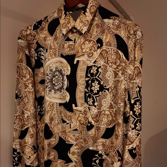 Brand new never worn Versace shirt.